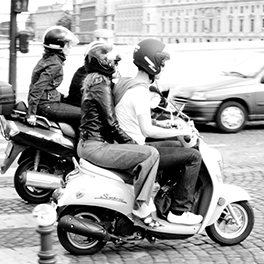 15-metis visateisis vairuotojas kelyje? Taip, jei jis – motorolerio vairuotojas Straipsnio nuotrauka